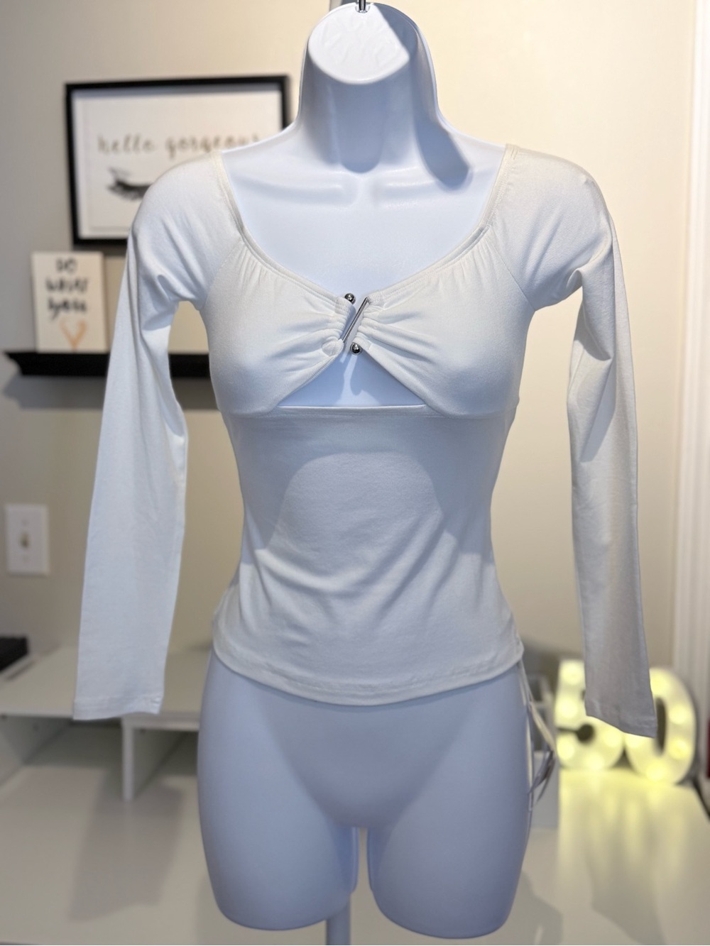 Commense White Long Sleeve Crop Top with Front Ring Cutout